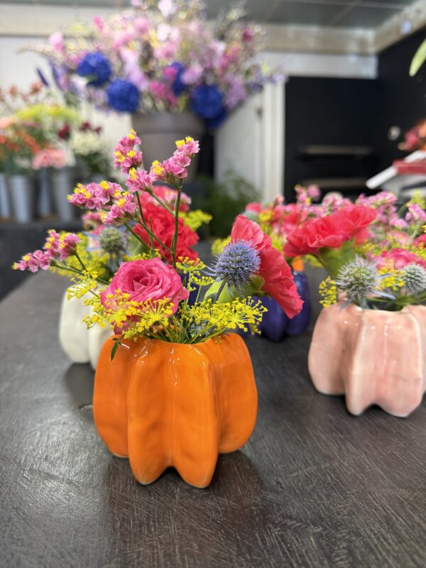 Handgemaakt vaasje in diverse kleuren